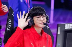 开云体育下载-包含100T血洗PSG，Elk线上压制力十足峡谷大战四强赛，成为赛场最大亮点的词条