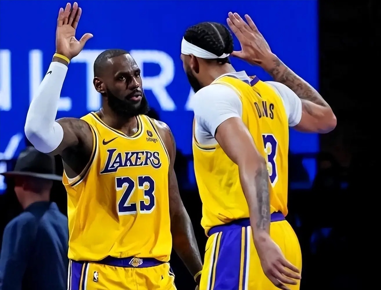 湖人力克篮网,詹姆斯再度登顶! 湖人力克篮网,詹姆斯再度登顶!