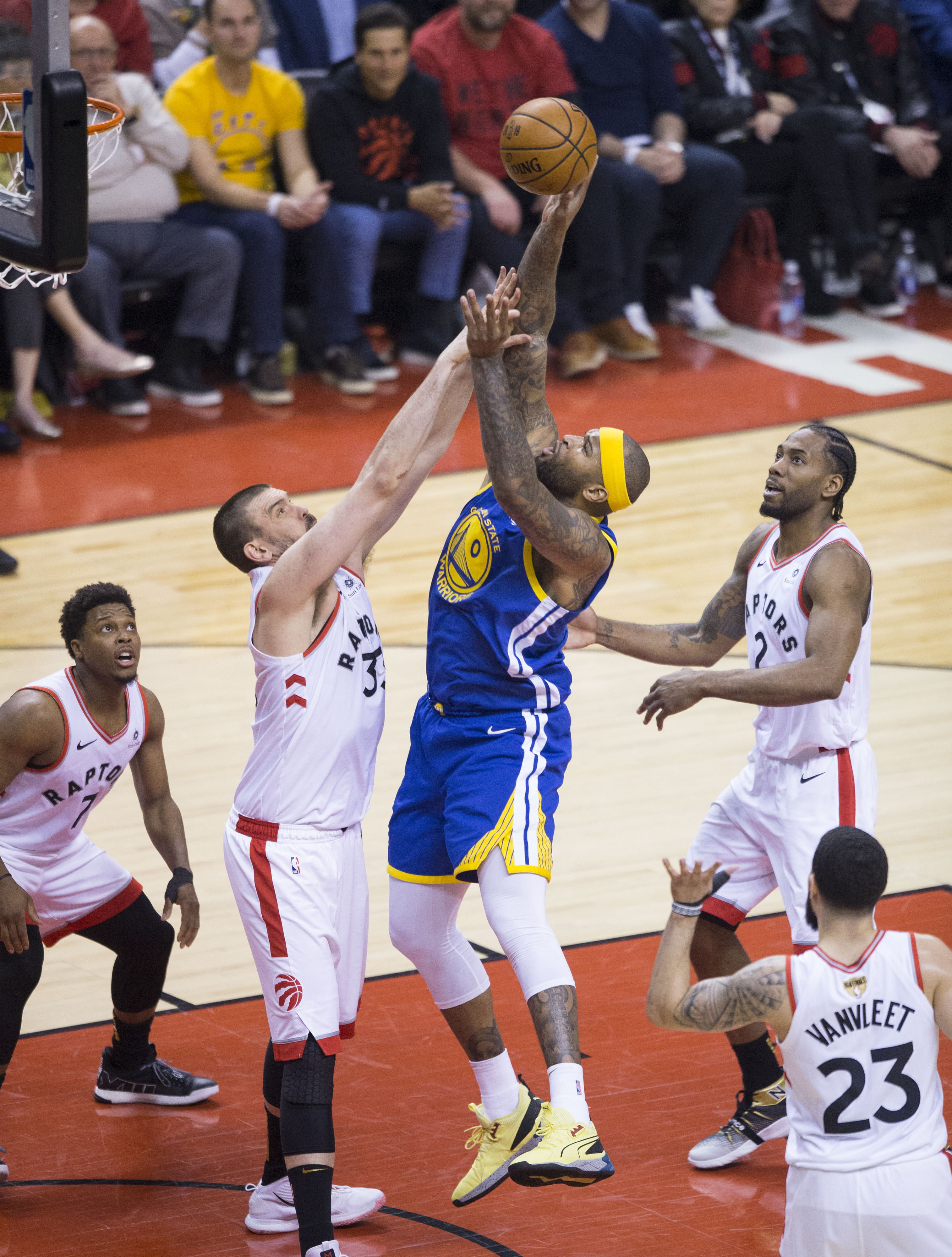 NBA总决赛打响,勇士和猛龙的碰撞令人期待 NBA总决赛打响,勇士和猛龙的碰撞令人期待