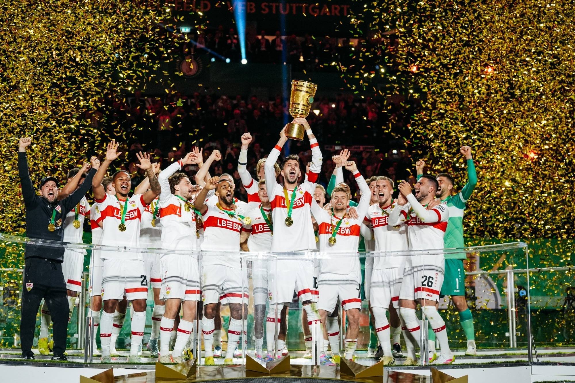 欧洲俱乐部杯赛激烈角逐，球员们拼尽全力！的简单介绍