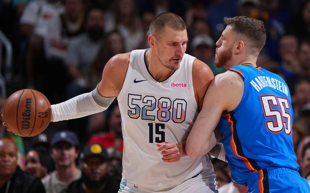 爵士鏖战鹈鹕，约基奇统治全场