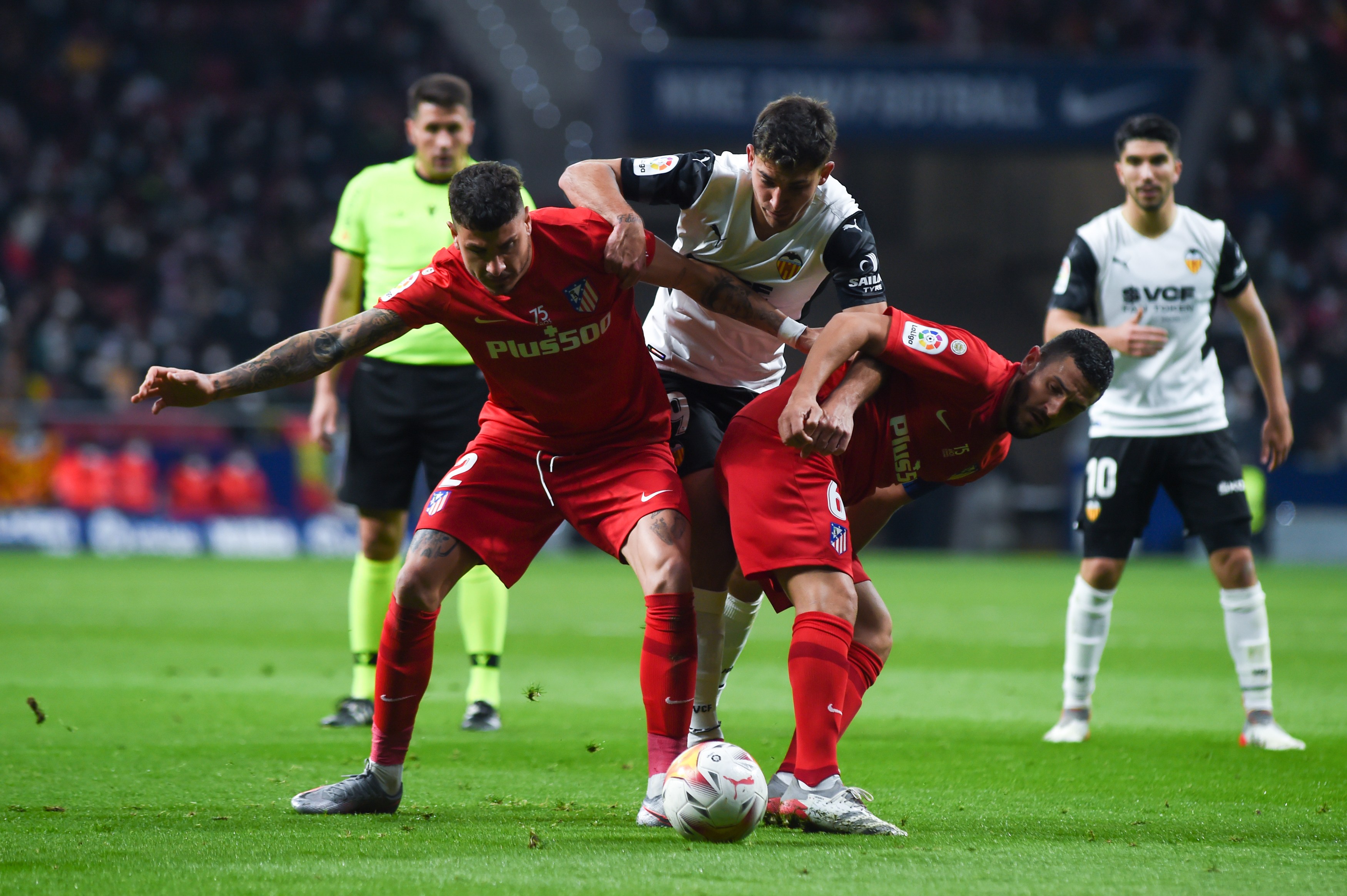 塞维利亚逆转瑞典，蒂亚戈关键制胜